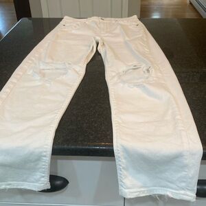 White ripped jeans. Size 4. American eagle